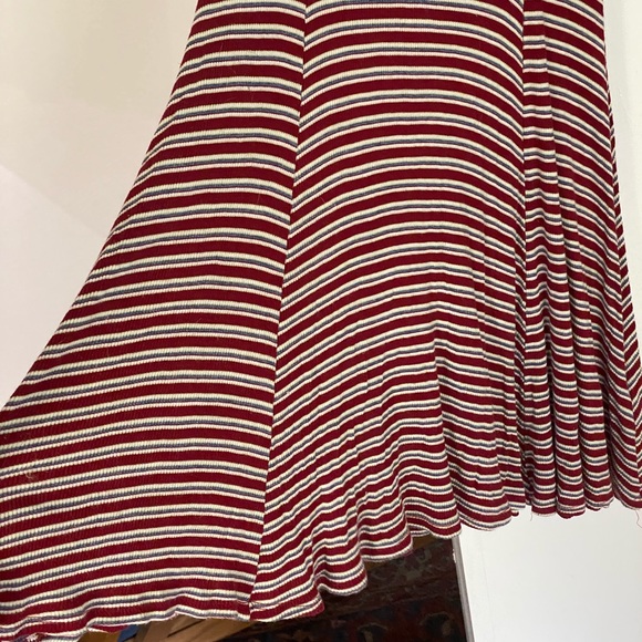 Striped red dress - Picture 4 of 4